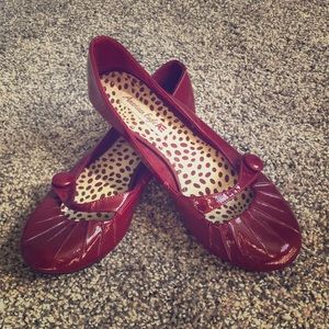 American Eagle Red flats